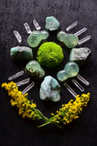 Emerald, Phrenite, Quartz and flowers