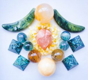 Crystal Grid by Woodlights Woudlicht - Morganite, Golden Healer Quartz, Dendritic Agate, Yellow Calcite, Fluorite, Nephrite, Turquoise and Hyacinth